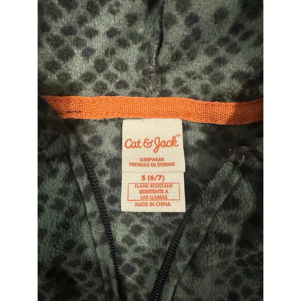Cat and Jack size 6/7 dinosaur pajamas, zipper front